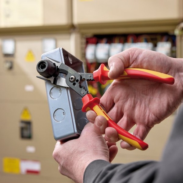 Draper XP1000® VDE 8-in-1 Electricians Pliers - 215mm Draper XP1000® VDE 8-in-1 Electricians Pliers - 215mm