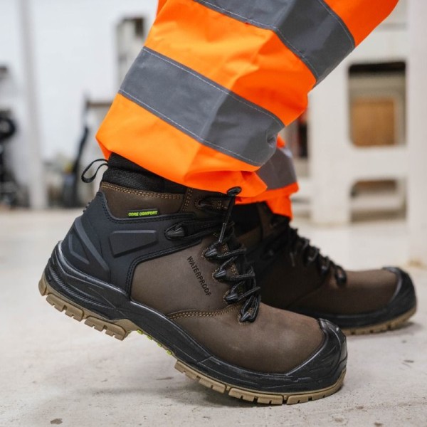 Apache MISSION 100% Non-Metallic Safety Boot with HI, CI & ESD Apache MISSION 100% Non-Metallic Safety Boot with HI, CI & ESD