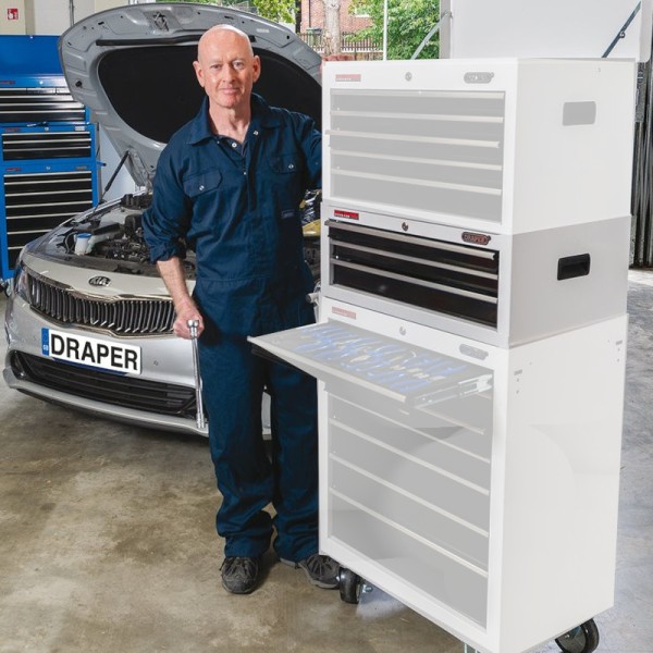 Draper Intermediate Tool Chest, 3 Drawer, 26" (Random Colour) (37098) Draper Intermediate Tool Chest, 3 Drawer, 26" (Random Colour) (37098)