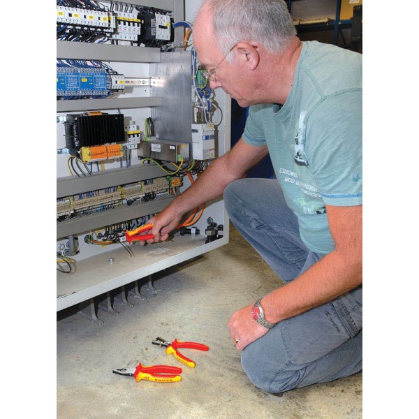 Draper Knipex VDE Fully Insulated Diagonal Side Cutters (140mm) Draper Knipex VDE Fully Insulated Diagonal Side Cutters (140mm)