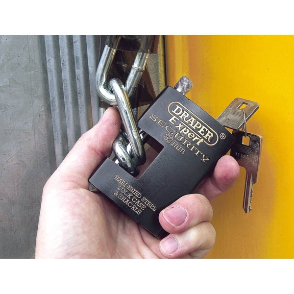 Draper EXPERT 82mm Heavy Duty Close Shackle Padlock and 2 Keys Draper EXPERT 82mm Heavy Duty Close Shackle Padlock and 2 Keys