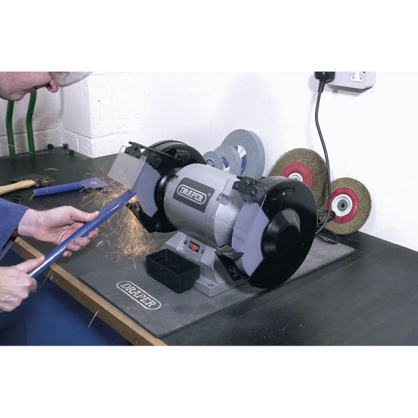 Draper 230V 200mm (8") Heavy Duty Bench Grinder (550W) Draper 230V 200mm (8") Heavy Duty Bench Grinder (550W)