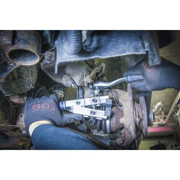 BGS Technic Pliers for Axle Boot Clamps | for use with Torque Wrench | 90° angled BGS Technic Pliers for Axle Boot Clamps | for use with Torque Wrench | 90° angled