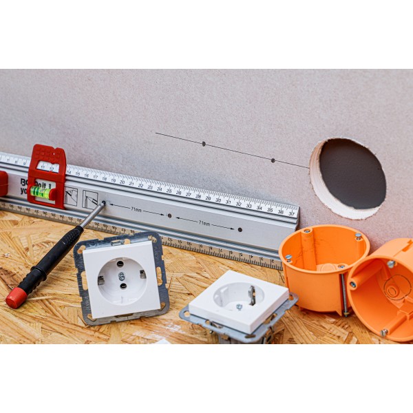 BGS Technic Cutting and Marking Ruler | with Handle and Spirit Level | 750 mm BGS Technic Cutting and Marking Ruler | with Handle and Spirit Level | 750 mm