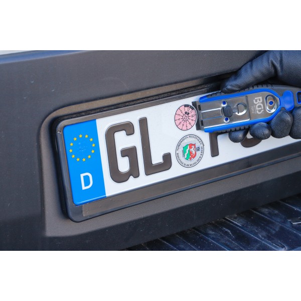 BGS Technic Badge Scraper | 40 mm | with 6 Plastic Scraper Blades BGS Technic Badge Scraper | 40 mm | with 6 Plastic Scraper Blades