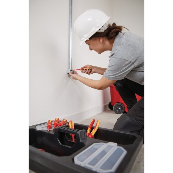 Draper EXPERT XP1000 VDE Slimline Plain Slot Screwdriver 4.0 x 100mm Draper EXPERT XP1000 VDE Slimline Plain Slot Screwdriver 4.0 x 100mm