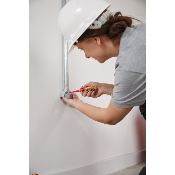 Draper EXPERT XP1000 VDE Slimline Plain Slot Screwdriver 4.0 x 100mm Draper EXPERT XP1000 VDE Slimline Plain Slot Screwdriver 4.0 x 100mm