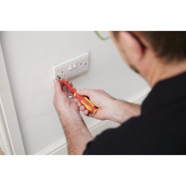 Draper EXPERT XP1000 VDE Plain Slot Screwdriver 4.0 x 100mm Draper EXPERT XP1000 VDE Plain Slot Screwdriver 4.0 x 100mm