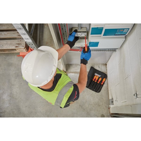 Draper EXPERT XP1000 VDE Plain Slot Screwdriver 4.0 x 100mm Draper EXPERT XP1000 VDE Plain Slot Screwdriver 4.0 x 100mm