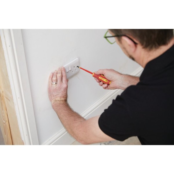 Draper EXPERT XP1000 VDE Plain Slot Screwdriver 4.0 x 100mm Draper EXPERT XP1000 VDE Plain Slot Screwdriver 4.0 x 100mm