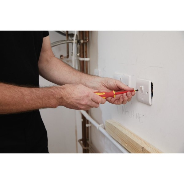 Draper EXPERT XP1000 VDE Plain Slot Screwdriver 4.0 x 100mm Draper EXPERT XP1000 VDE Plain Slot Screwdriver 4.0 x 100mm