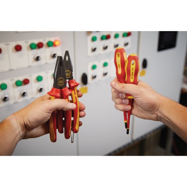Draper EXPERT XP1000 VDE Combination Pliers 200mm Draper EXPERT XP1000 VDE Combination Pliers 200mm